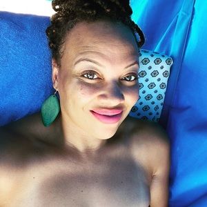 Meet your Posher, Sharifa